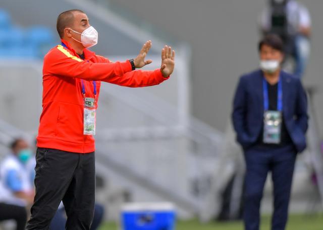 1612107380385058373.jpg 5fc239a4f3e8a40965a90128.jpg